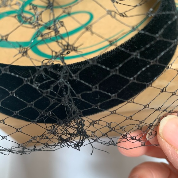 Elegant Vintage Early 1960s Hat - Picture 7 of 9